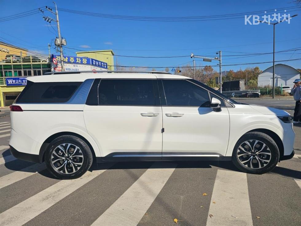 2022 - kia carnival