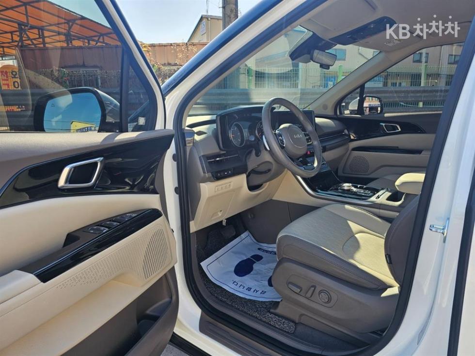 2022 - kia carnival
