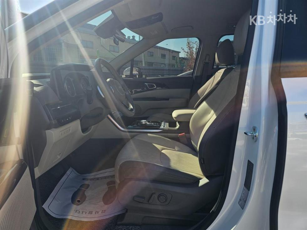 2022 - kia carnival