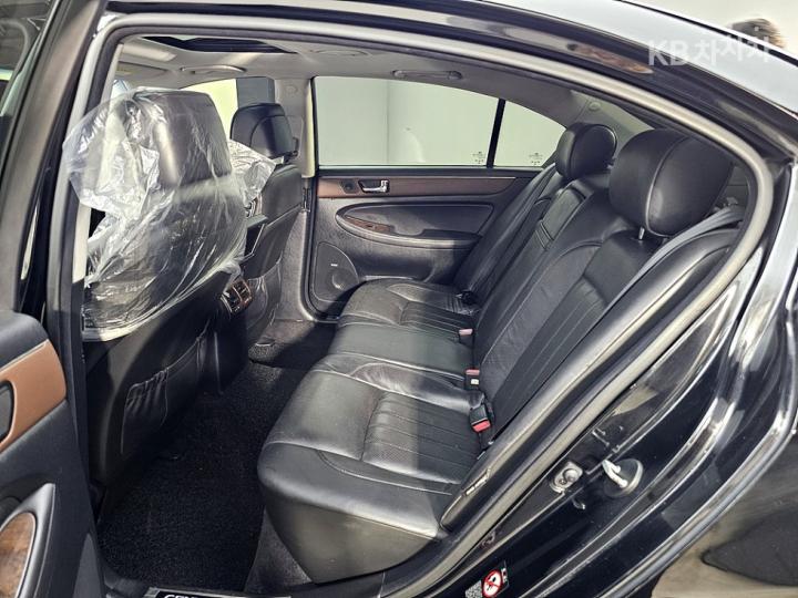 Hyundai Genesis BH380 ROYAL VIP Pack 10