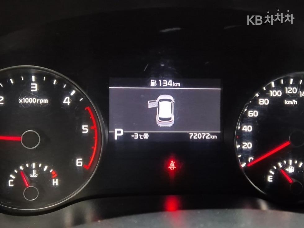 2021 - kia sportage