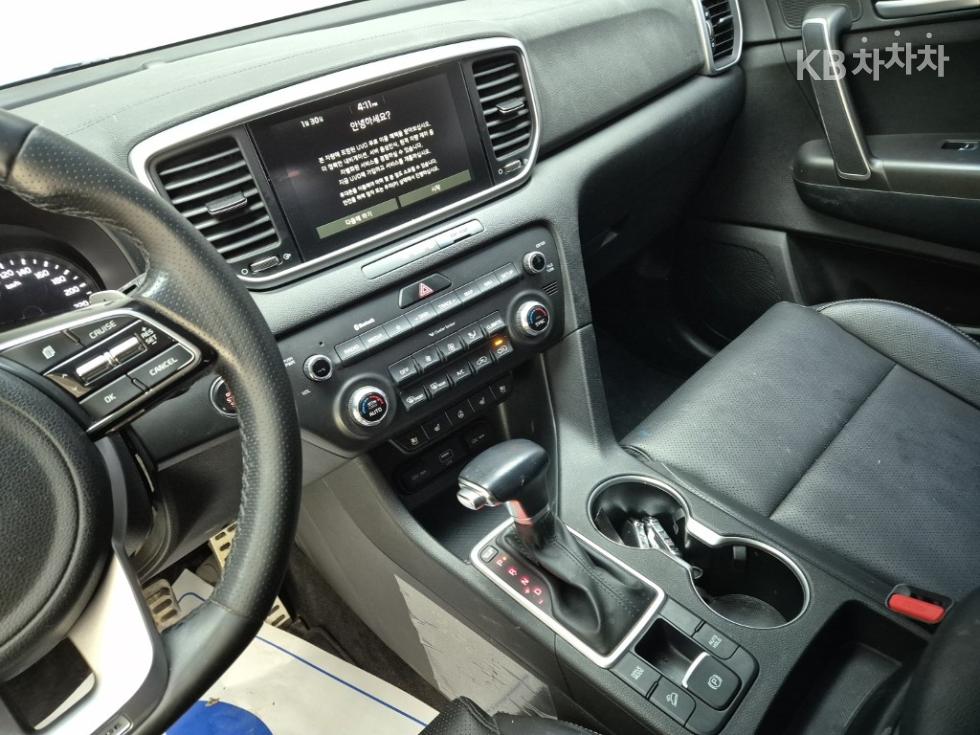 2021 - kia sportage