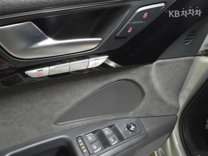Audi A8 NEW 4.2 FSI Quattro LWB D4 8