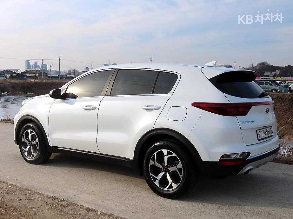 2021 - kia sportage