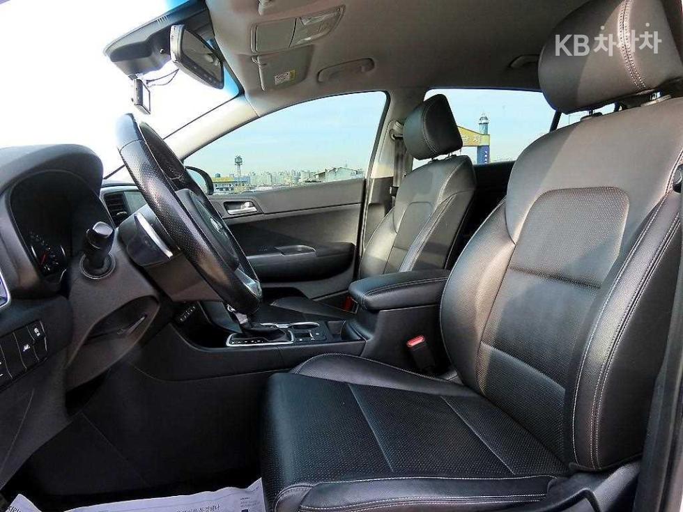 2021 - kia sportage