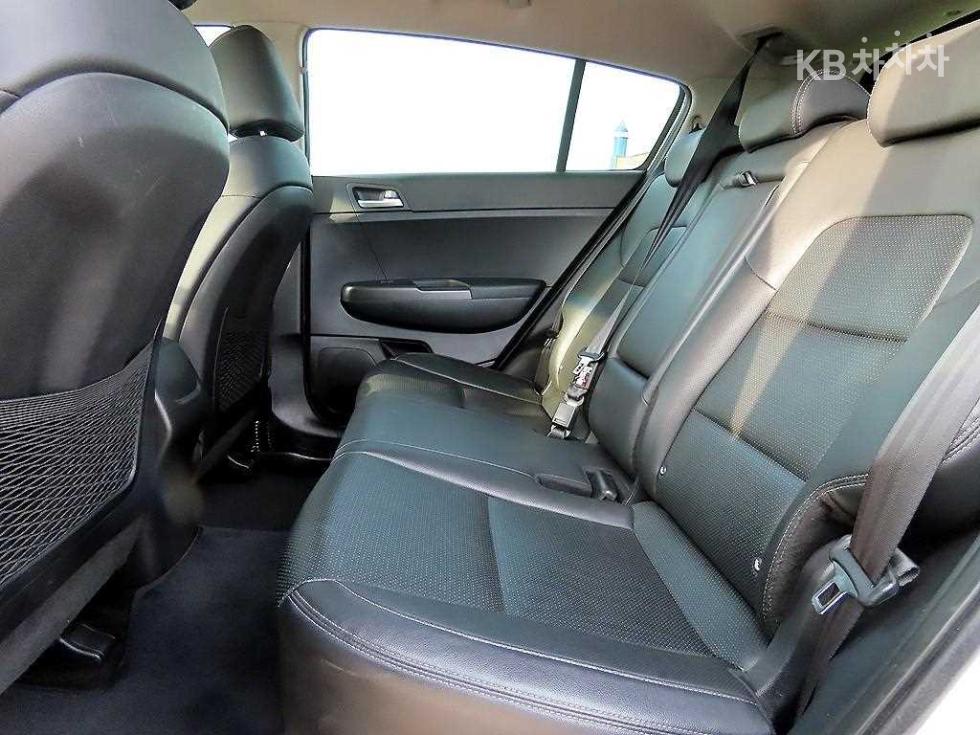 2021 - kia sportage