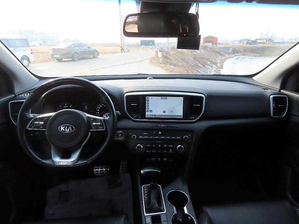 2021 - kia sportage