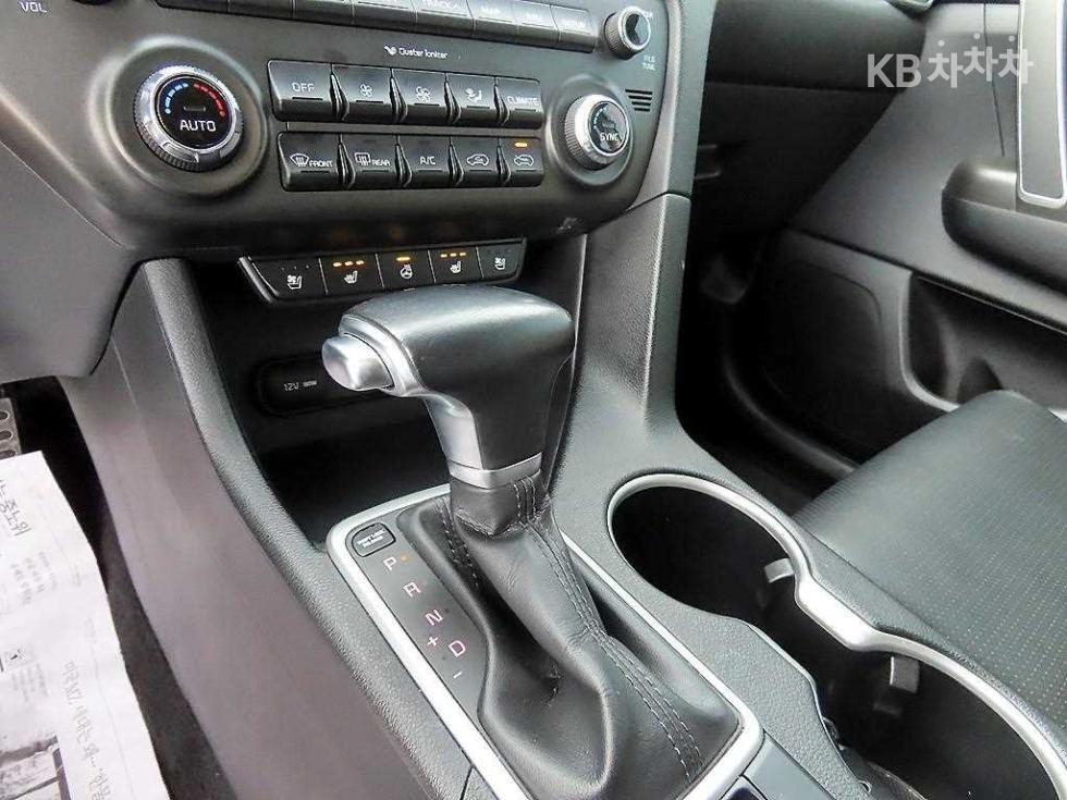 2021 - kia sportage