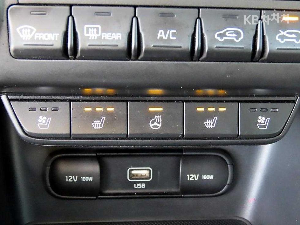 2021 - kia sportage