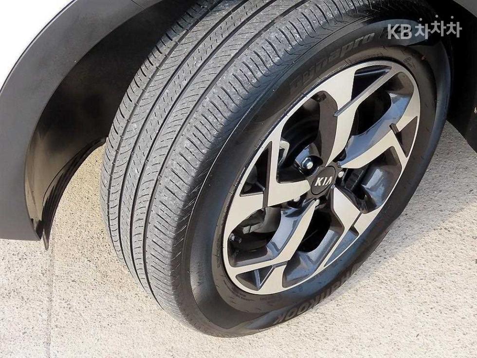 2021 - kia sportage