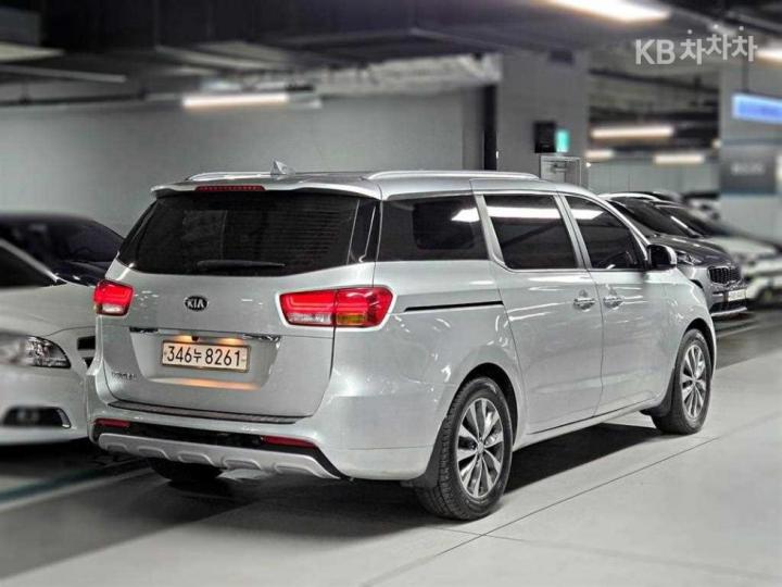 Kia Carnival 2.2 Diesel Luxury 3