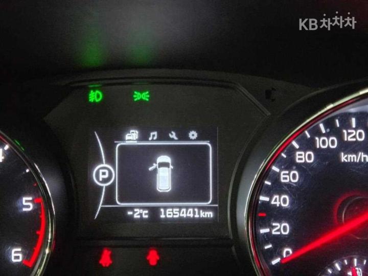 Kia Carnival 2.2 Diesel Luxury 6