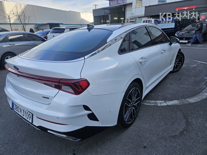 2021 - kia k5