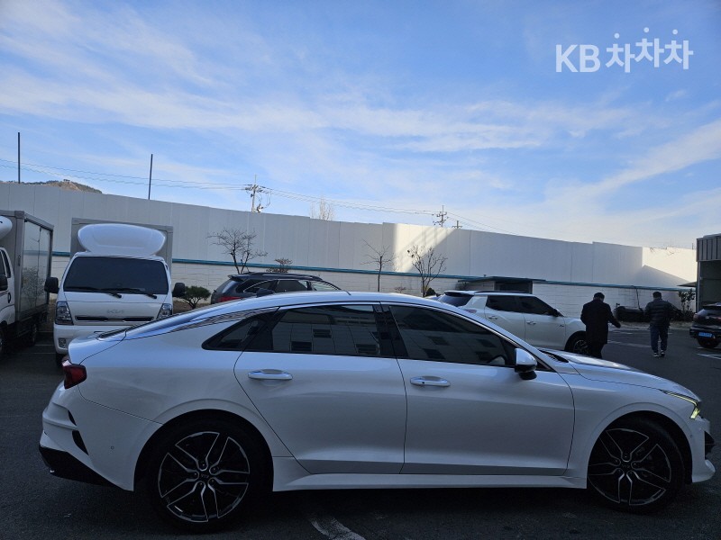 2021 - kia k5