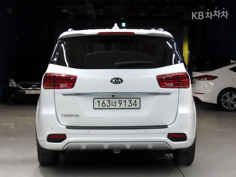2020 - kia carnival