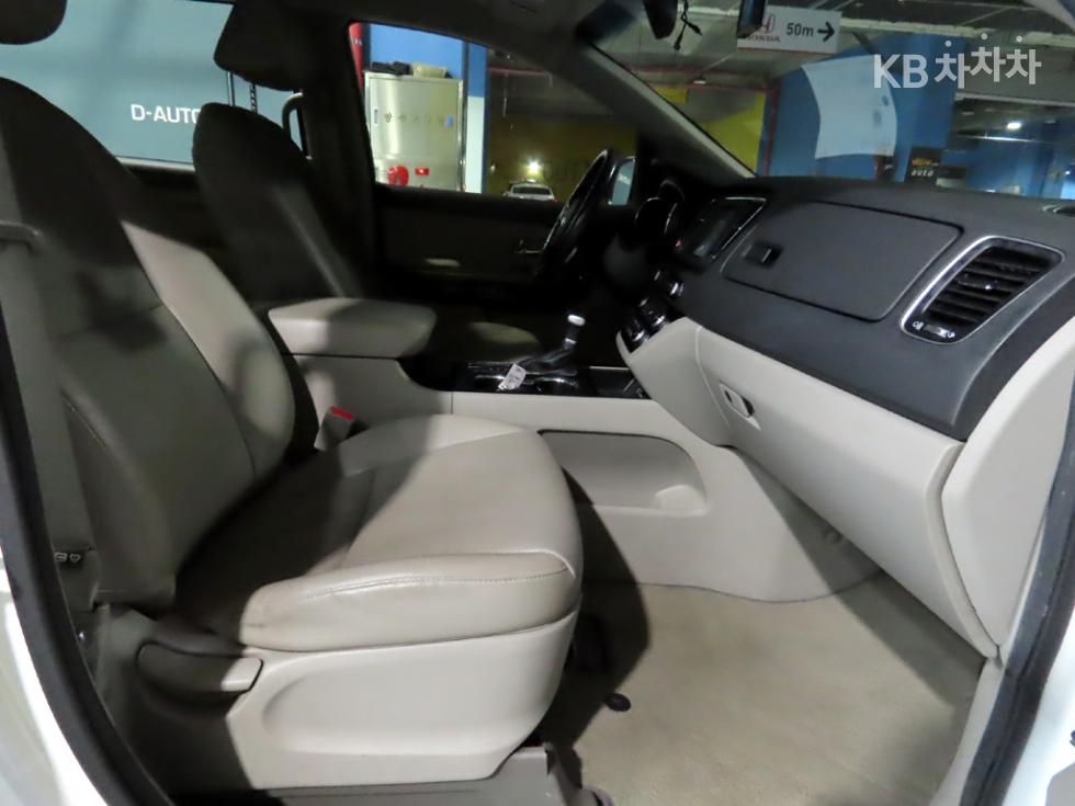 2020 - kia carnival
