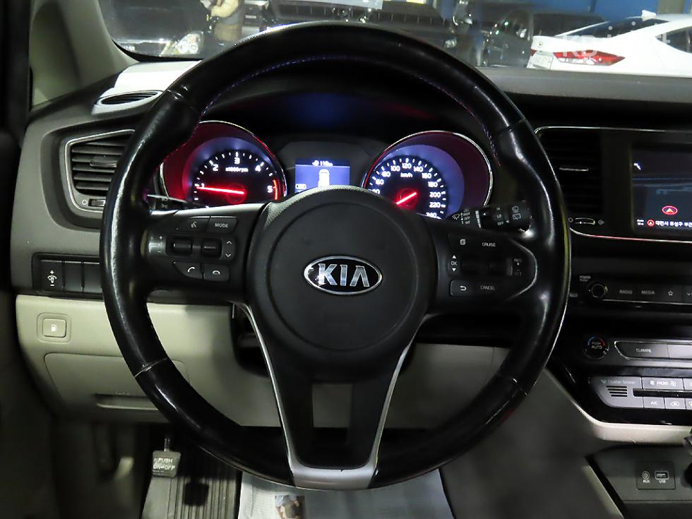 2020 - kia carnival