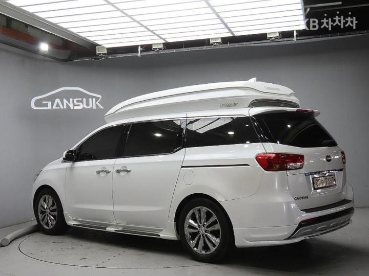 Kia Carnival 3.3 Gasoline High Limousine Noblesse 4