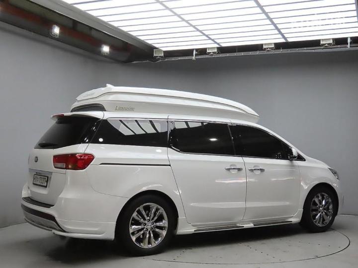 Kia Carnival 3.3 Gasoline High Limousine Noblesse 5