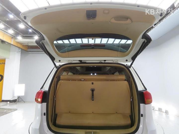 Kia Carnival 3.3 Gasoline High Limousine Noblesse 10
