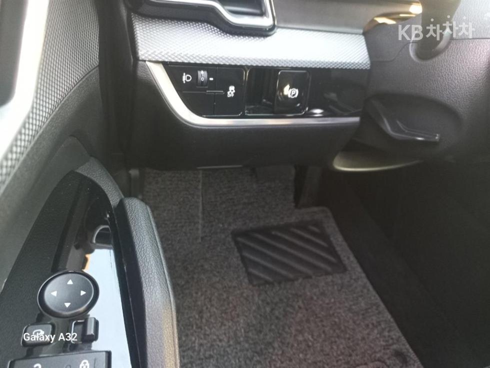 2022 - kia sportage