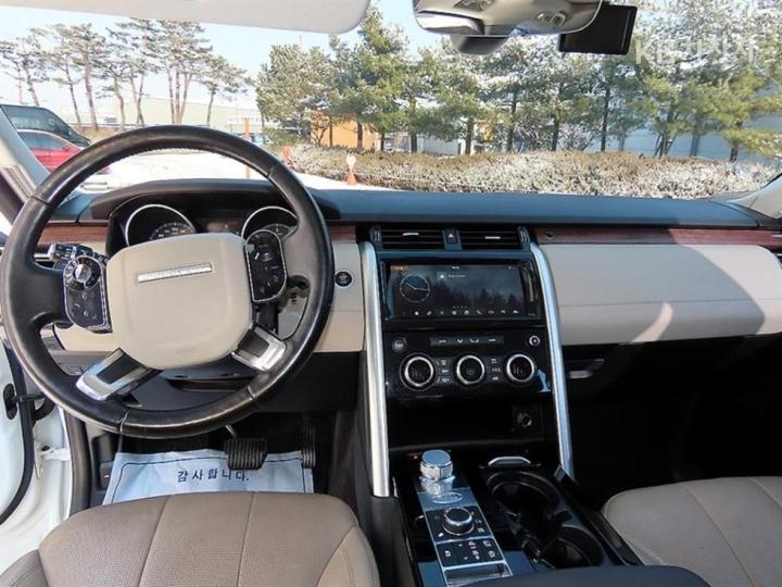 Land Rover Discovery 5 3.0 TD6 HSE 8