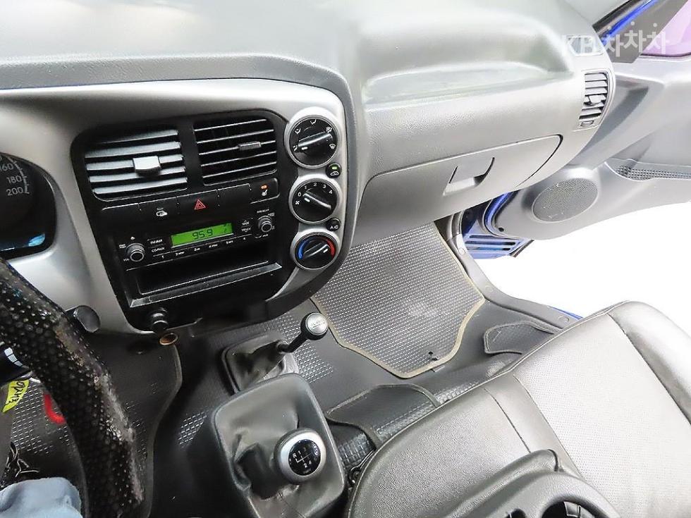2012 - kia bongo iii
