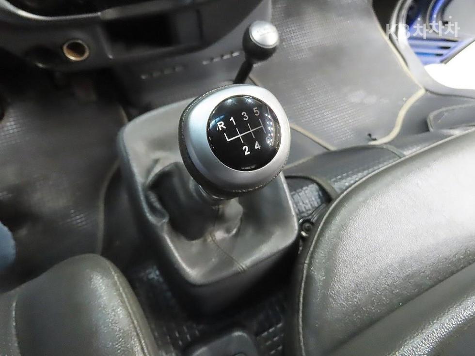2012 - kia bongo iii