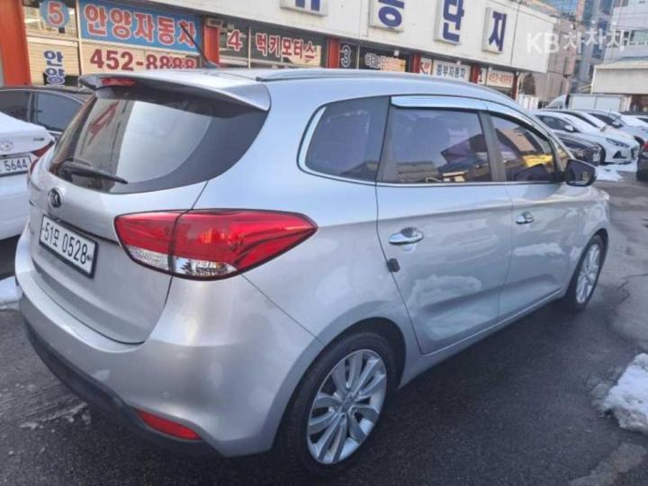 Kia Carens 1.7 VGT Prestige 5