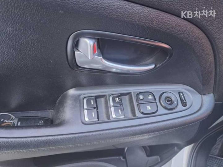 Kia Carens 1.7 VGT Prestige 9