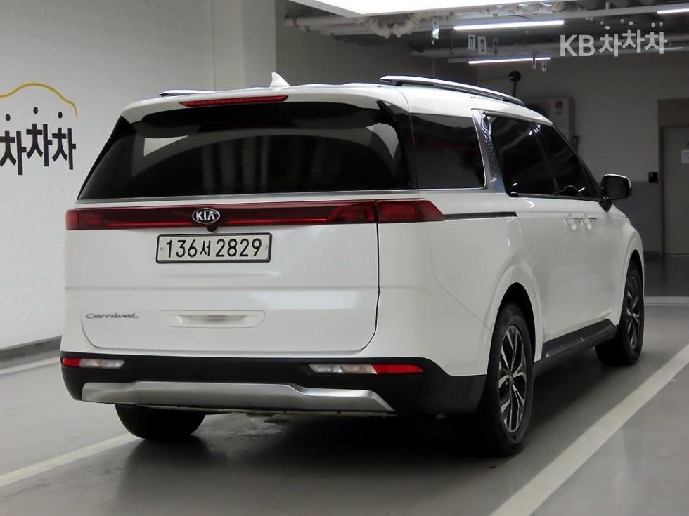 2021 - kia carnival