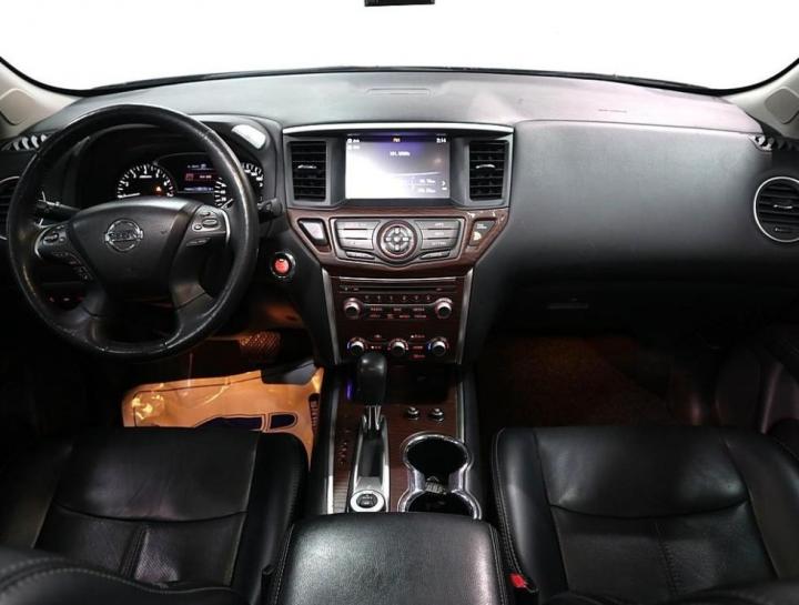 Nissan Pathfinder 3.5 4WD SE 6