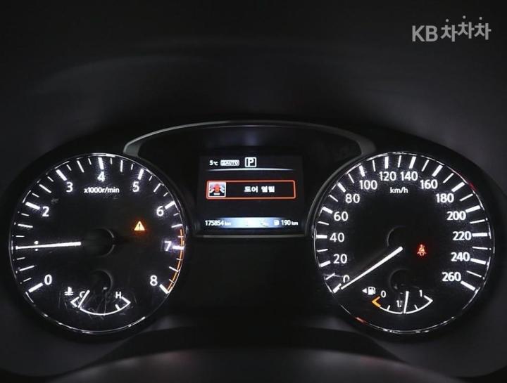 Nissan Pathfinder 3.5 4WD SE 7