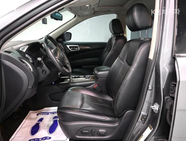 Nissan Pathfinder 3.5 4WD SE 9