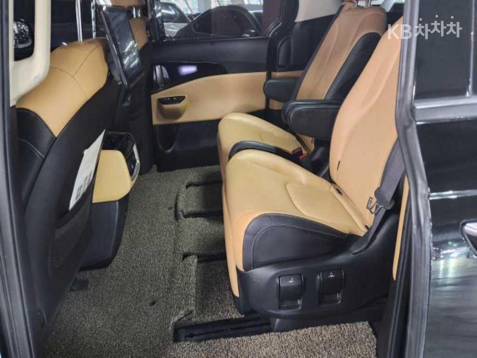 2021 - kia carnival