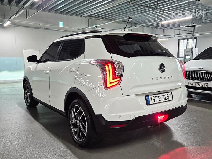 KG Mobility (Ssangyong) Tivoli Gasoline V3 2WD Base Type 5