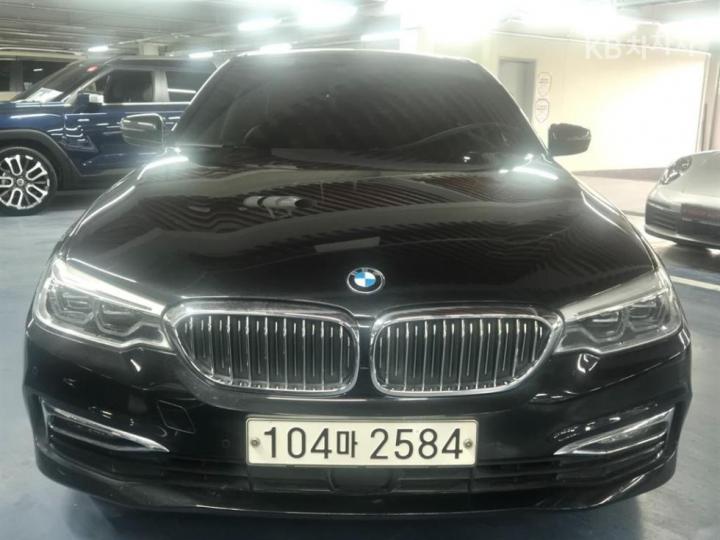 BMW 5 Series G30 520d Luxury Special Edition 4