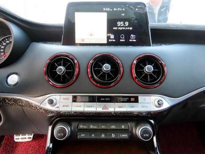 Kia Stinger 2.0 Turbo 2WD Platinum 8