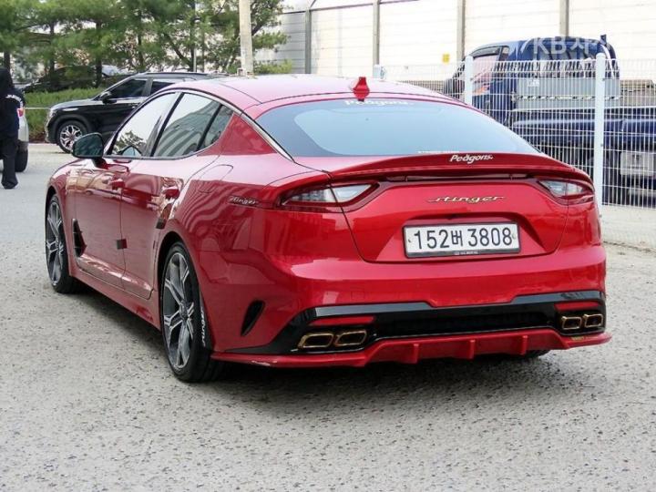 Kia Stinger 2.0 Turbo 2WD Platinum 4