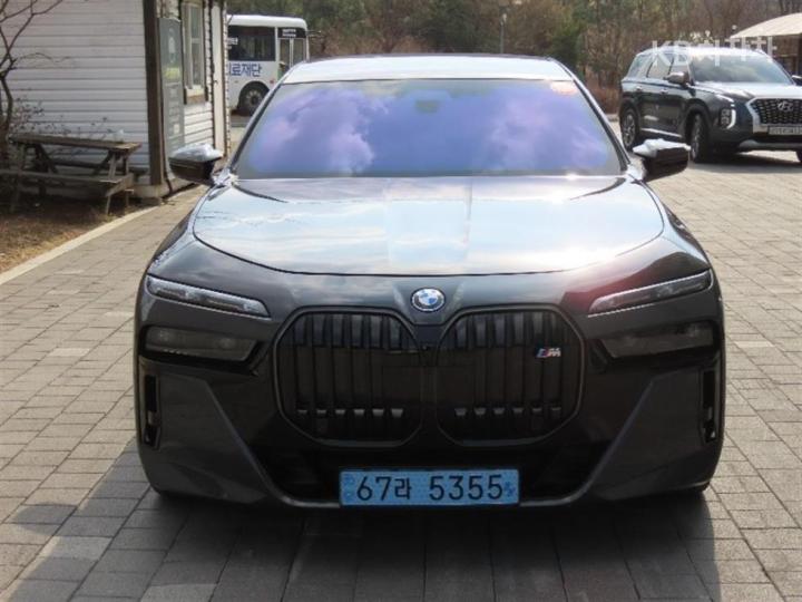 BMW i7 M70 xDrive — foto 1