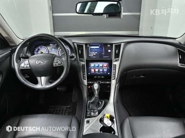 Infiniti Q50 2.2d Premium 8