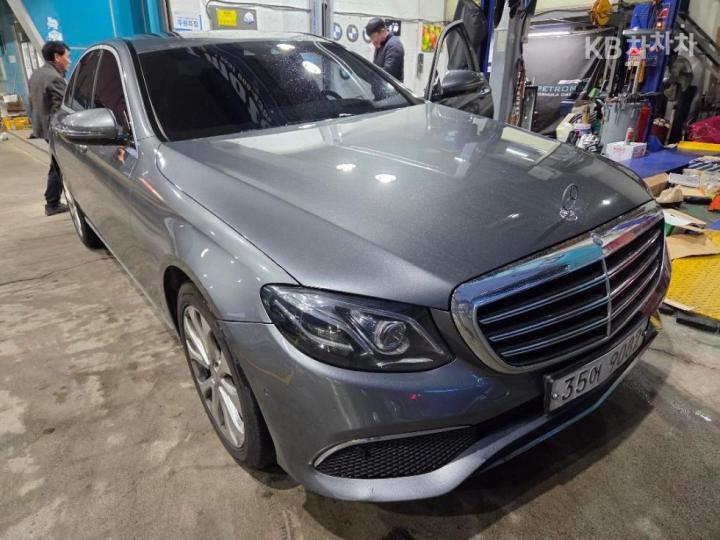 Mercedes-Benz E-Class W213 E220d Exclusive 3