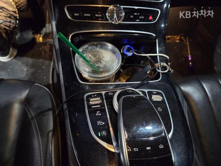 Mercedes-Benz E-Class W213 E220d Exclusive 7