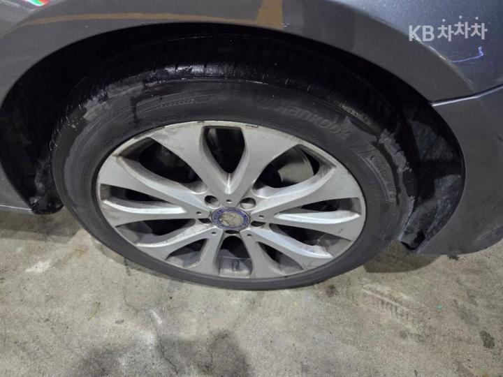 Mercedes-Benz E-Class W213 E220d Exclusive 10