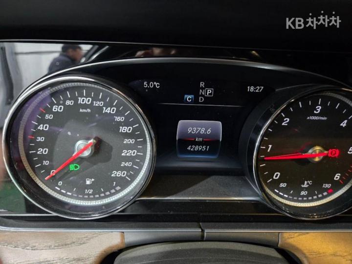 Mercedes-Benz E-Class W213 E220d Exclusive 6