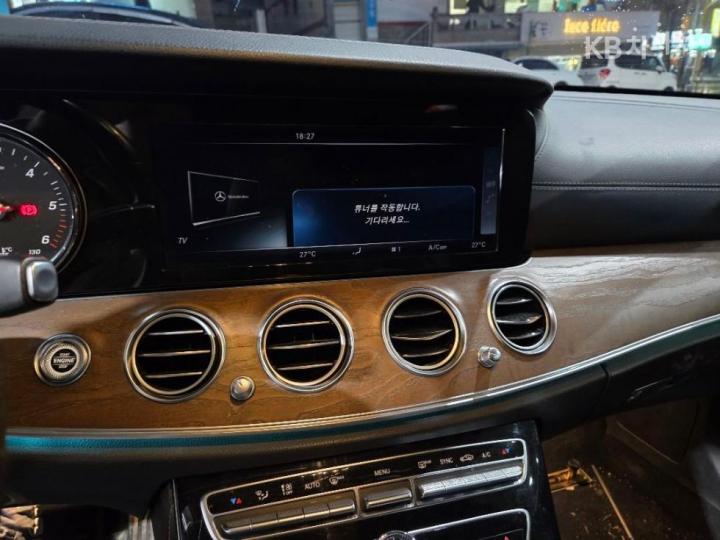 Mercedes-Benz E-Class W213 E220d Exclusive 5