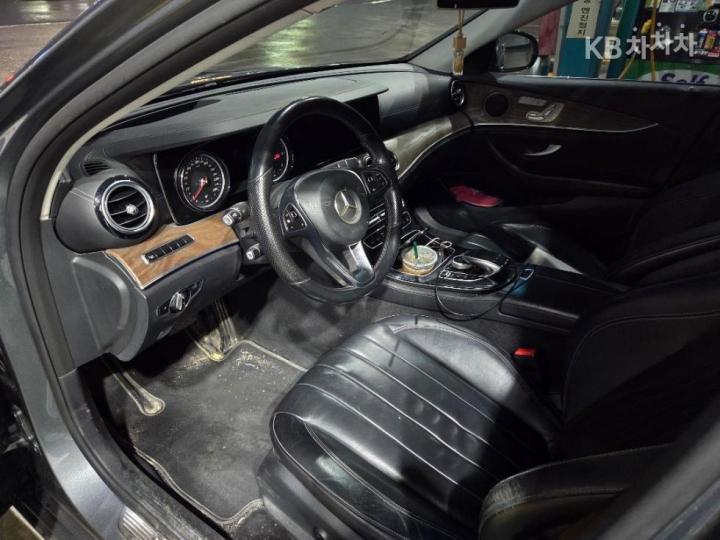 Mercedes-Benz E-Class W213 E220d Exclusive 8