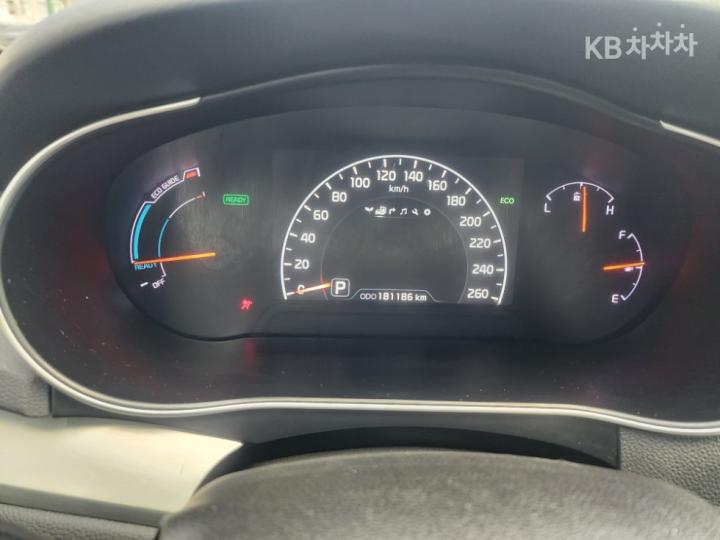 Kia K7 Hybrid 700h Prestige 6