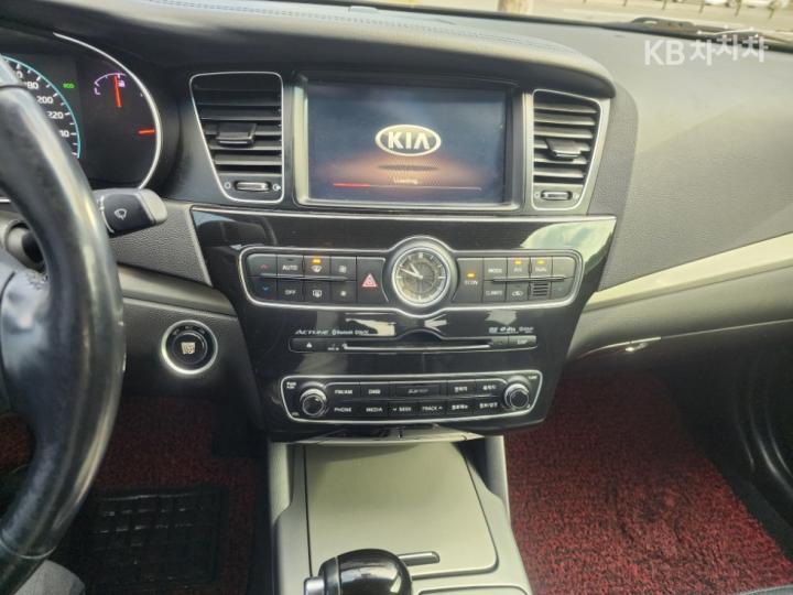 Kia K7 Hybrid 700h Prestige 10