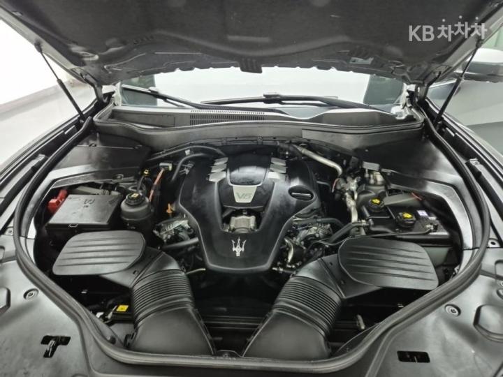 Maserati Levante 3.0 AWD Sport 6